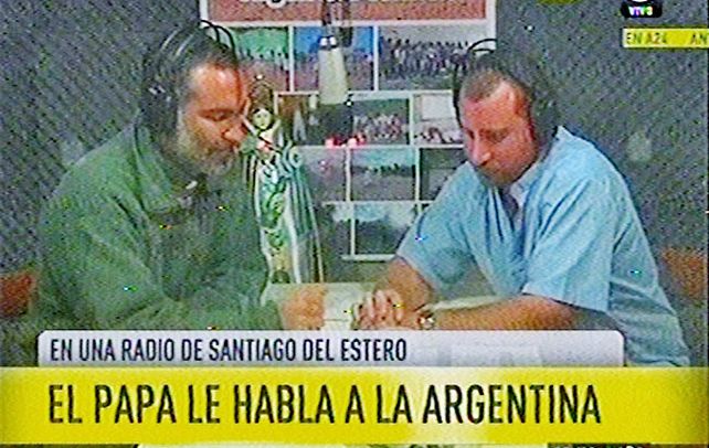 Un regalo. Los sacerdotes José Liébana y Joaquín Giangreco (derecha)