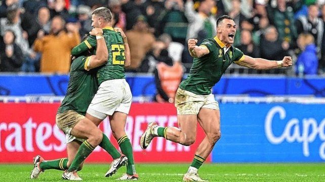 Sudáfrica festeja el haberse consagrado campeón en el Mundial de Francia tras derrotar a Nueva Zelanda.