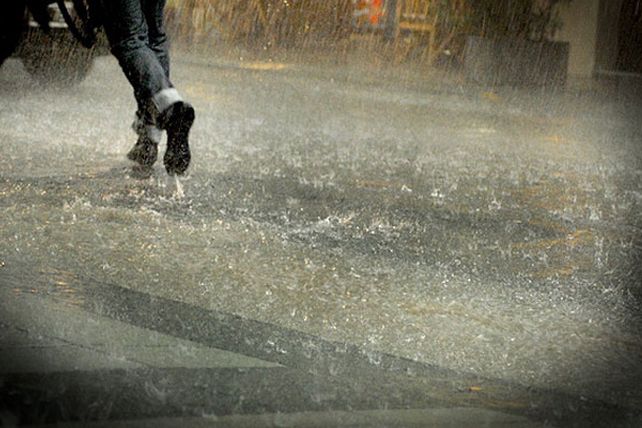 Rige un alerta por tormentas fuertes para el norte santafesino, la Mesopotamia y Santiago