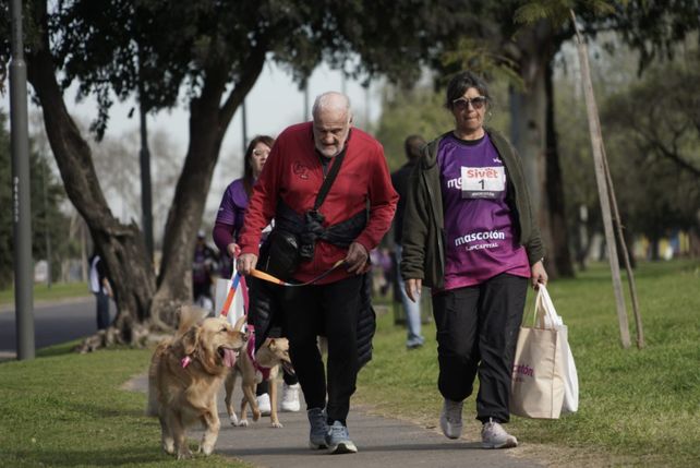 Una caminata con garra: familias enteras y sus mascotas se sumaron al Mascotón