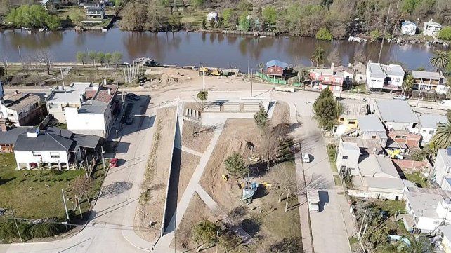La obra de la defensa contra inundaciones en Villa Paranacito ingresa en su etapa final. La inversión es superior a los 1.260 millones de pesos.