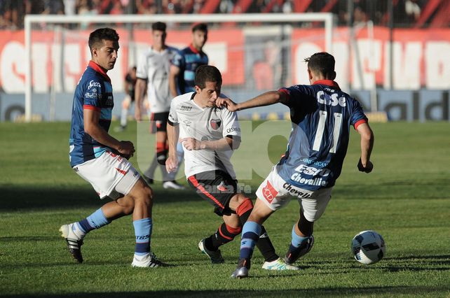 Nicolás Silva fue figura en el cotejo ante Arsenal jugando como carrilero por el sector izquierdo.