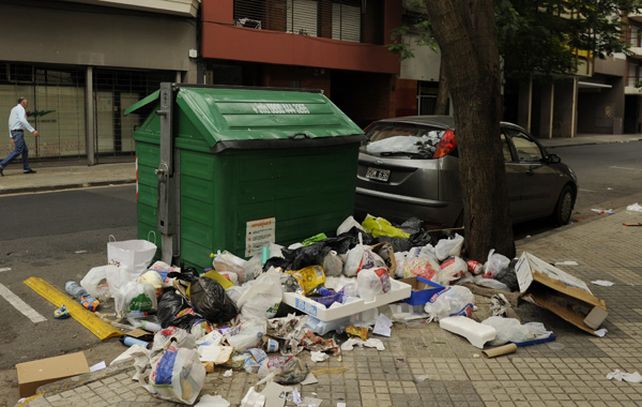 La empresa que realiza la prestación de Pellegrini hacia el norte rosarino despidió a un empleado y desató la medida. (Foto archivo:C.Mutti)