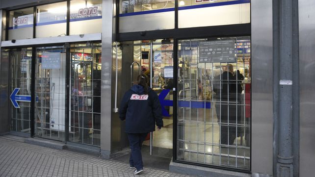 Los empleados de la cadena de supermercados fueron denunciados hace tres años