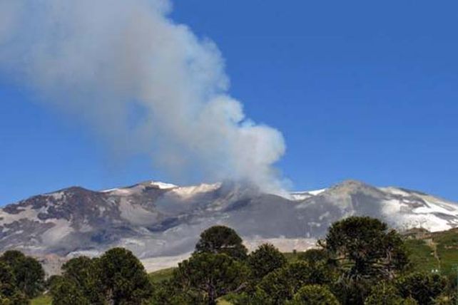 Mantienen el alerta amarilla y suspenden las clases en Caviahue por el volcán Copahue