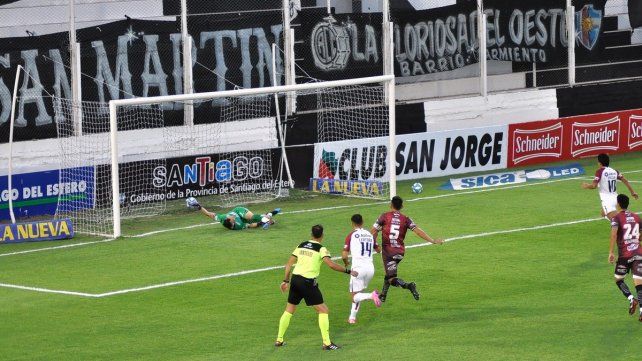 Colón ganó 2-0 y aseguró el primer puesto en su grupo
