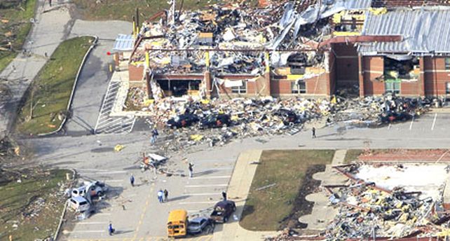 50 muertos y pueblos borrados del mapa por tornados en EEUU