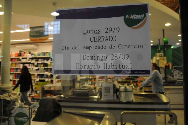 Aviso. En los locales ya se ven los carteles con la decisión que se adoptó.
