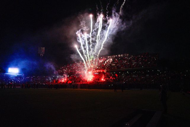 El estadio Marcelo Bielsa se vistió de pasión en la previa al choque con Central. &nbsp;