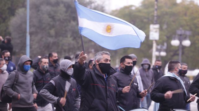 Paraná: A cada chofer se le debe entre $90.000 y $100.000