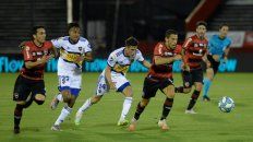 Maxi Rodríguez escapa a la marca de Capaldo en el partido jugado en el Coloso que ganó Boca. Maxi Rodríguez escapa a la marca de Capaldo en el partido jugado en el Coloso que ganó Boca.