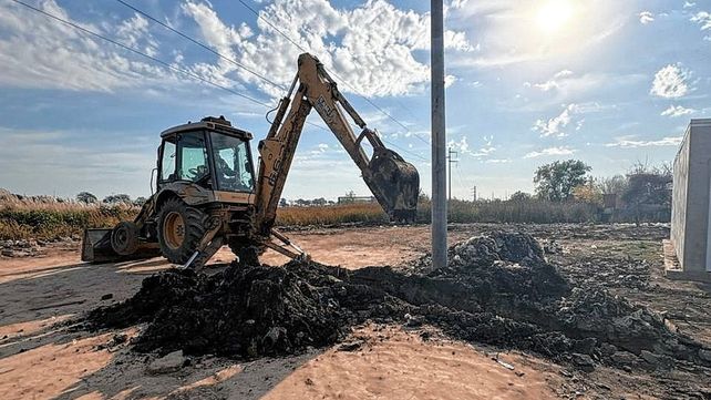 Prevención hídrica: Se licitó una obra de saneamiento en Barranquitas Sur para optimizar el reservorio y crear 55 lotes seguros.