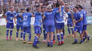 Sportivo Urquiza ganó el clásico y sigue liderando en soledad