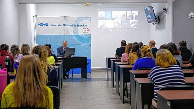 Se realizó la primera charla en el marco del 52º Aniversario de la UNER
