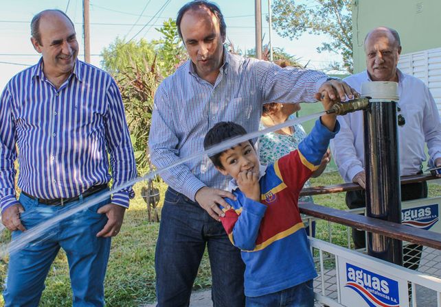 Más vecinos de barrio Pompeya ya cuentan con agua potable