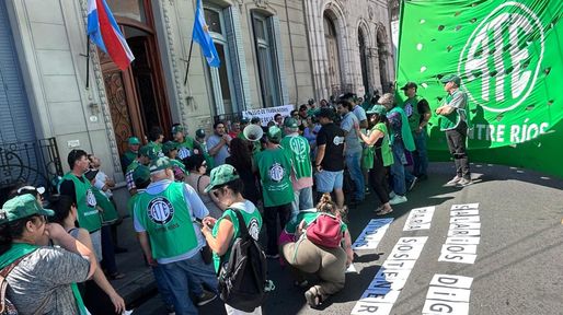 ATE pide paritaria en diciembre: Van ocho meses de congelamiento salarial