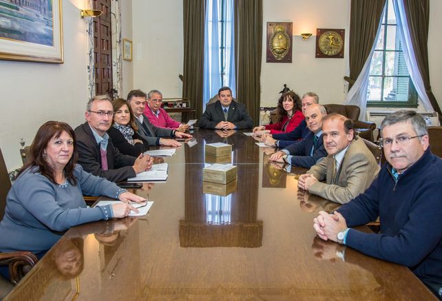 Tras cuatro semanas de paro, el rector de la UNL reunió a todos los decanos