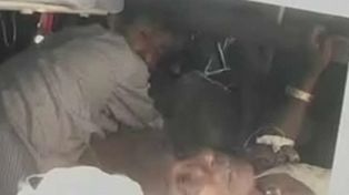 Ascienden a m&aacute;s de 70 los muertos por ataque a un tren en la India