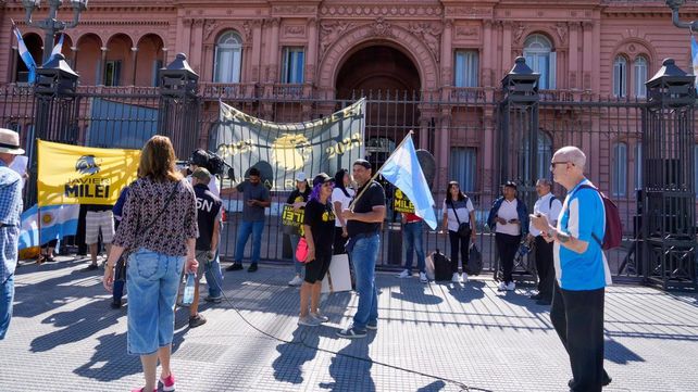 Los simpatizantes de Milei coparon las inmediaciones del Congreso para la asunción