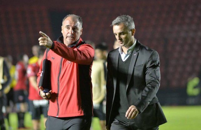 Los dirigentes de Colón ya le buscan reemplazante a Pablo Lavallén