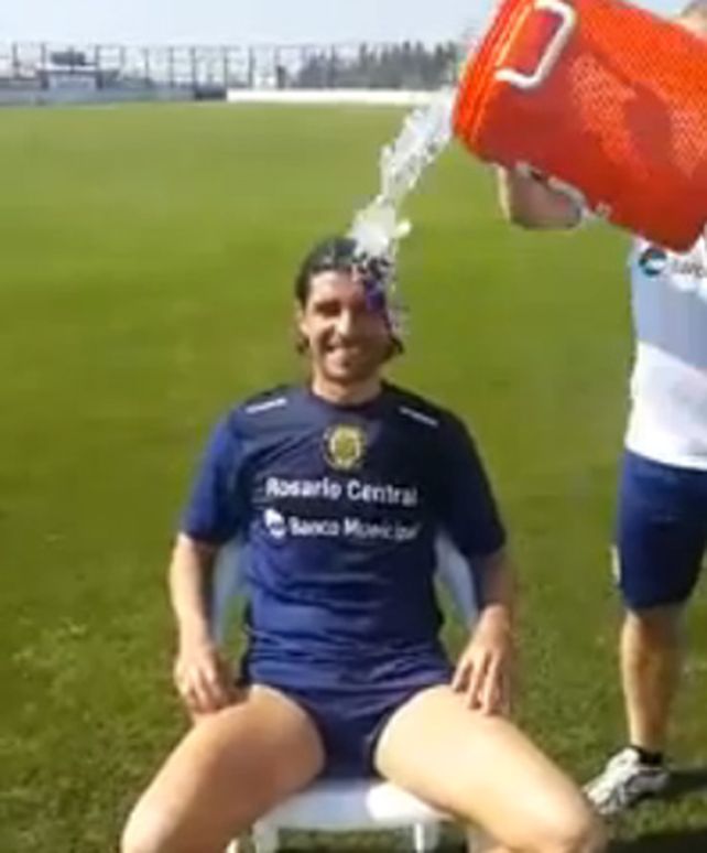 El Loco Abreu aceptó el desafio de Anita Martínez.