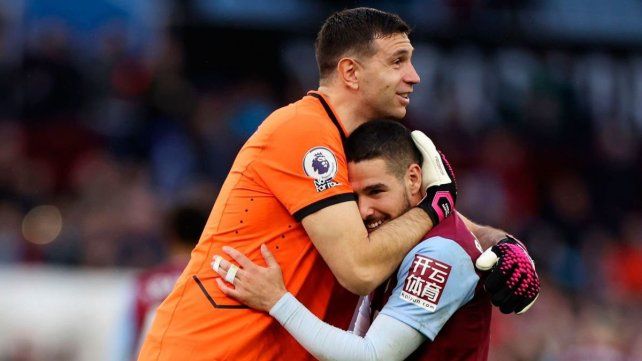 Con el Dibu Martínez y Buendía a la cabeza, el Aston Villa va por la gloria en la Europa League