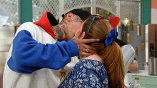 L-Gante y Andrea Del Boca protagonizaron un beso de telenovela durante la reciente emisión de Bake Off Famosos