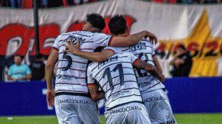 Colón marca la diferencia en los segundos tiempos.