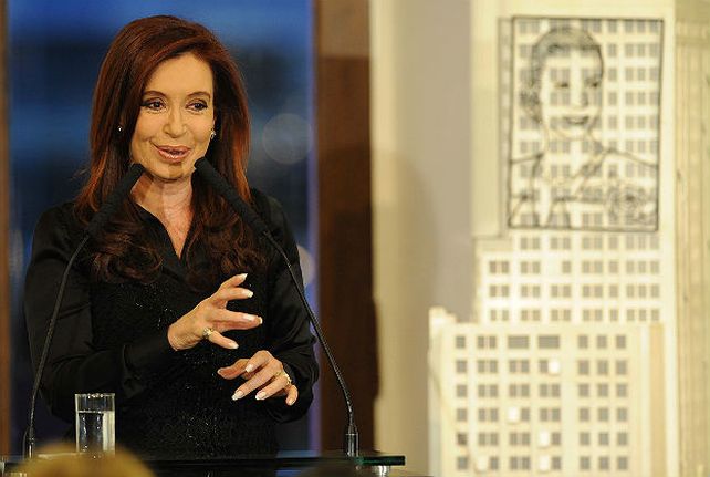 CFK, contra el capitalismo anarco-financiero en su primer discurso en Cannes