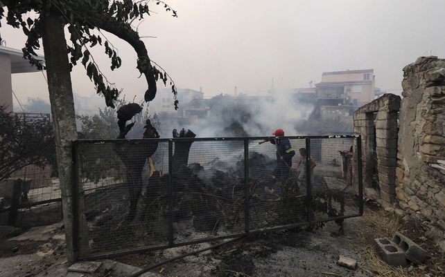 Grecia batalla contra los incendios a las puertas de Atenas