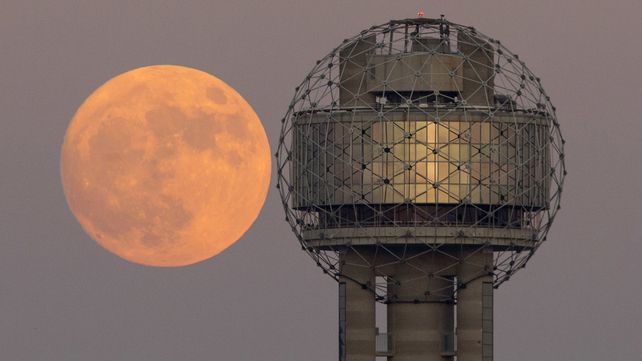 Así se ve la Superluna por el mundo
