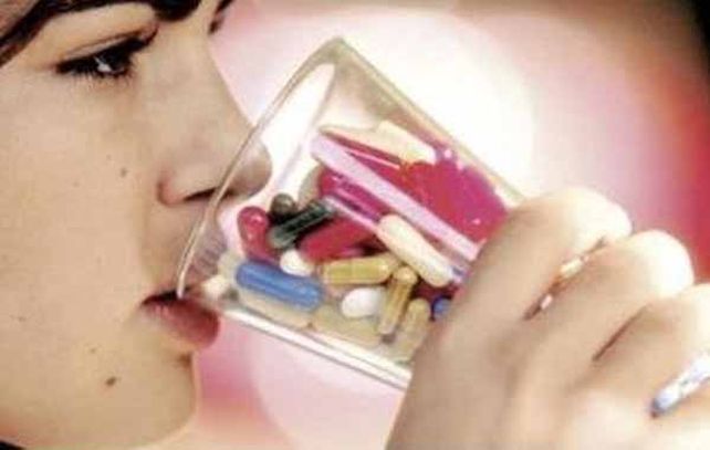 La automedicación junto a las bebidas alcohólicas y la cocaína es una de las mayores fuentes de intoxicación.