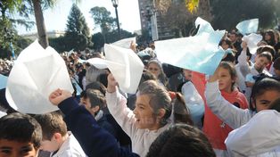 Transporte público gratuito para los chicos que prometen lealtad a la Bandera