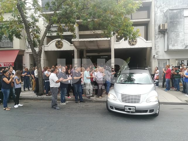 Con un emotivo gesto, despidieron a Ariel Castelló