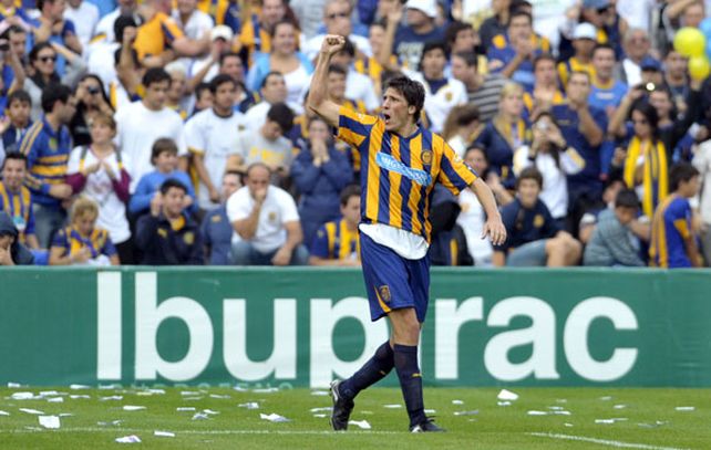 A los 17 minutos ocurrió la jugada clave del partido cuando Castillejos transformó en gol el penal que le cometieron y Central se quedó con un jugador más. (Foto: G. de los Ríos)