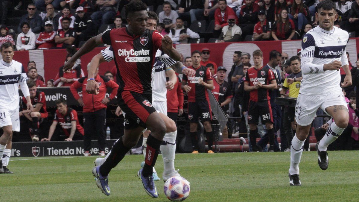 Newells: en la ola de la transición busca pescar al tiburón - Vimarsana News