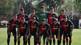 Alejo Montero actuó 45 minutos como carrilero por derecha, en una línea de cinco en Newells.&nbsp;