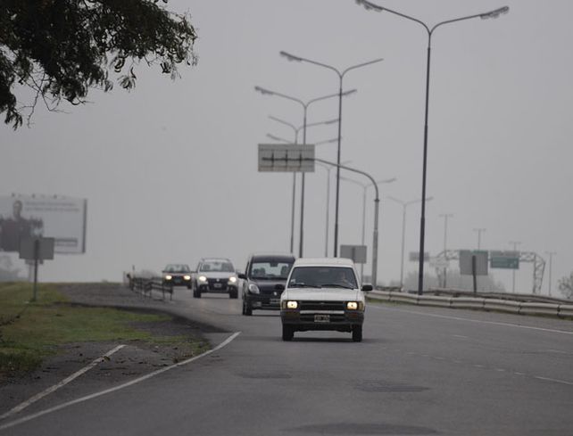 La niebla complica el tránsito en rutas y autopistas de la región y el ...