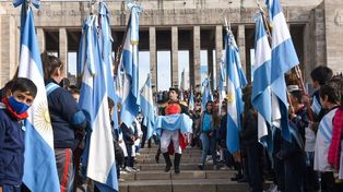 Foto de archivo. Con la presencia de Manuel Belgrano,&nbsp; los chicos volvieron al Monumento para la jura de la bandera.&nbsp; &nbsp;