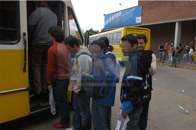Las demoras en el servicio de colectivos atenta contra el derecho a estudiar