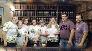 Suricatas y Alumni firmaron un convenio y compartirán el piso deportivo.