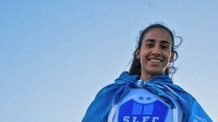 Mariana Alarcón hace historia en el fútbol femenino.