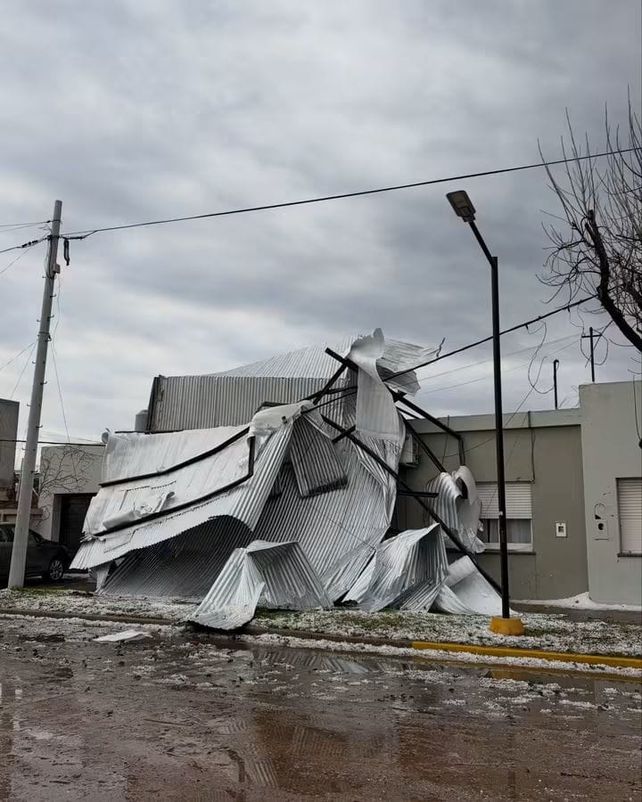 Las Rosas se recupera después de los 15 minutos de devastación del jueves provocadas por la tormenta de granizo
