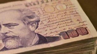 Una persona encontró dinero y quiere devolverlo pero no tiene a quién