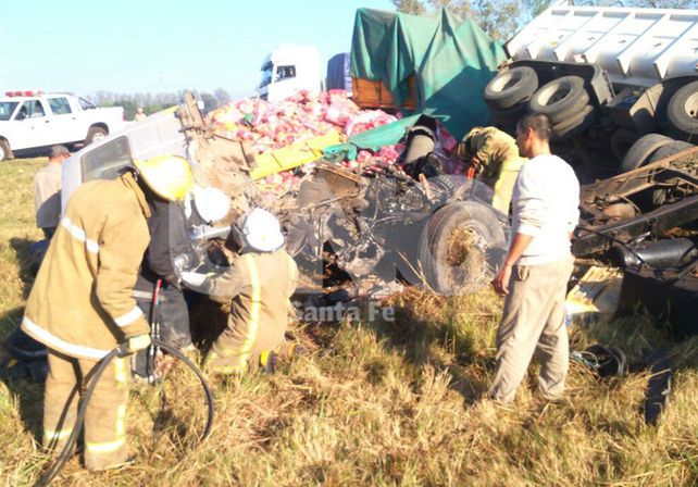 Chocaron dos camiones de frente en la ruta 34 y sus conductores resultaron heridos