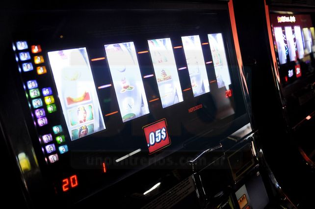 Prohibirían ir a salas de juego a los titulares de planes sociales