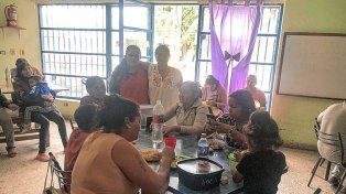 Los merenderos de la ciudad ayudan a cada vez más gente ante el aumento de la pobreza.