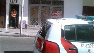 Una joven pareja salió a bailar y cuando regresó asfixió a su bebé porque lloraba