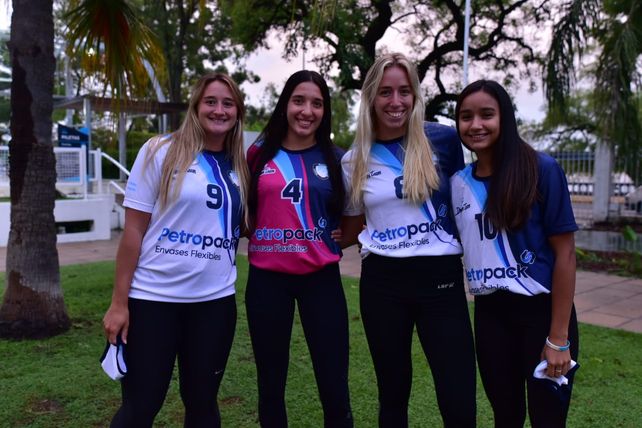 Las chicas&nbsp; de Paraná preparadas para la competencia en Buenos Aires.