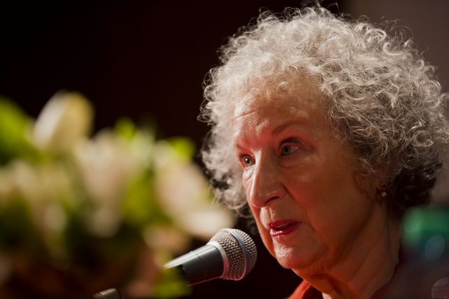 Margaret Atwood le responde a Michetti: ¿Un Estado esclavista? Margaret Atwood le responde a Michetti: ¿Un Estado esclavista?